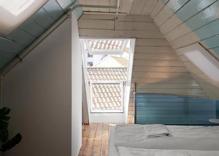 Unique In Stavangers Sentral Square